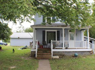 27 Cedar St, Cottonwood Falls, KS 66845