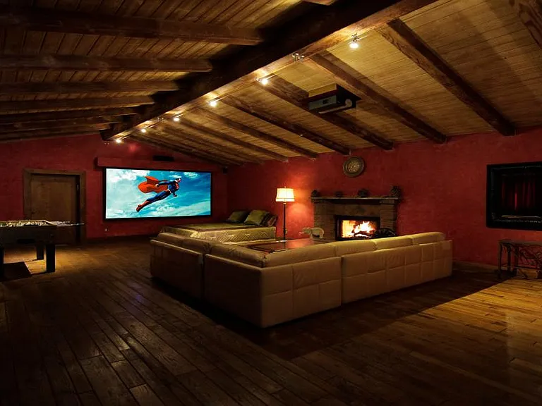 13318 Mulholland Dr — Photo 13