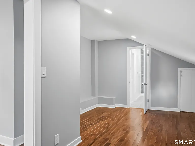 275 Riverview Ave — Photo 26