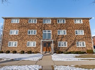5834 W 77th St UNIT 104, Burbank, IL 60459