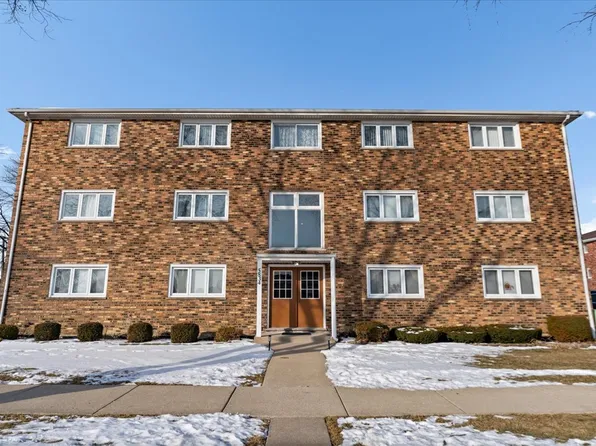 5834 W 77th St Unit 104, Burbank, IL 60459