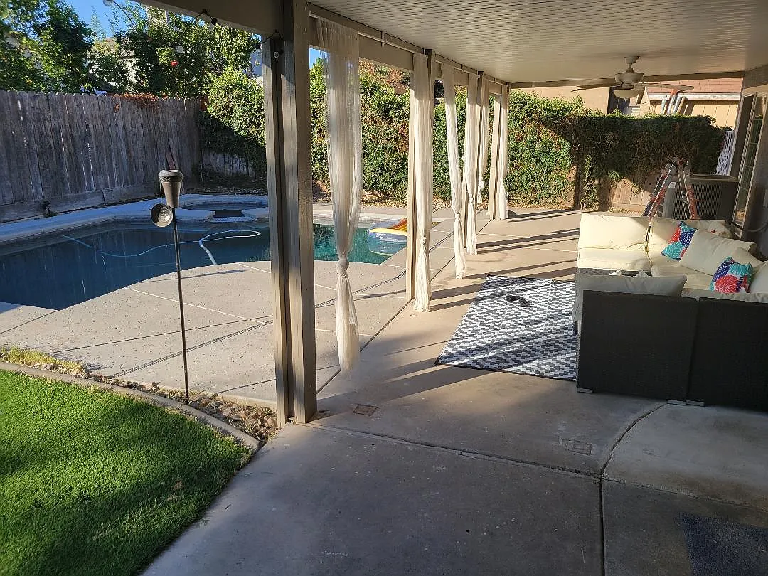 4 bed, 1923 sqft, $750 — Photo 1