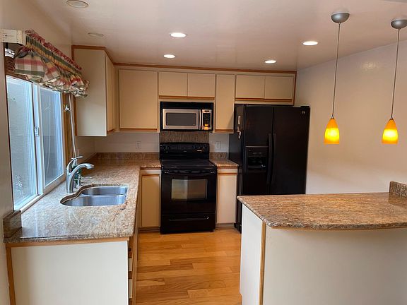 5th image of 1563 Beach Park Blvd
