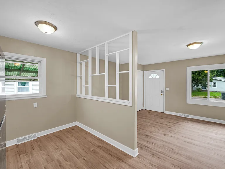 2022 Windsor St — Photo 7
