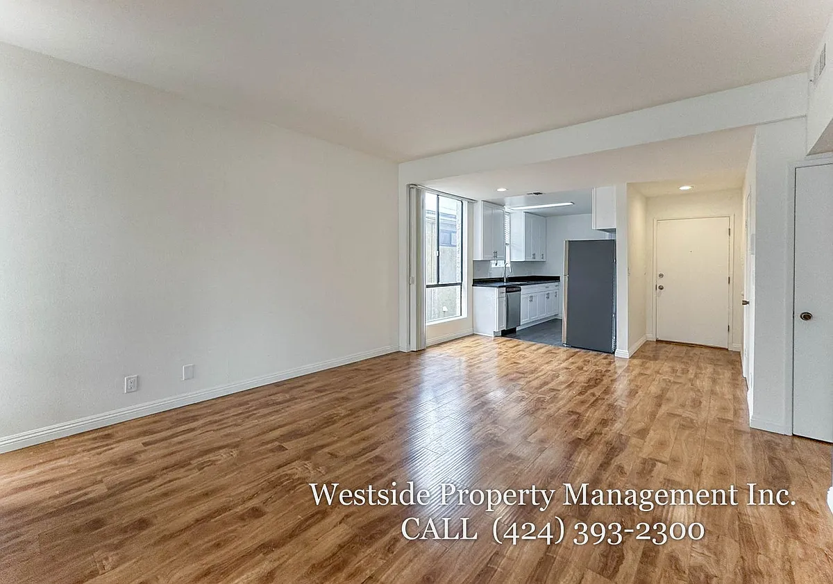 Building Photo - 1558 Brockton Ave #4