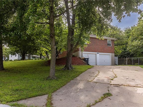 4th image of 4909 NW 61st Ter