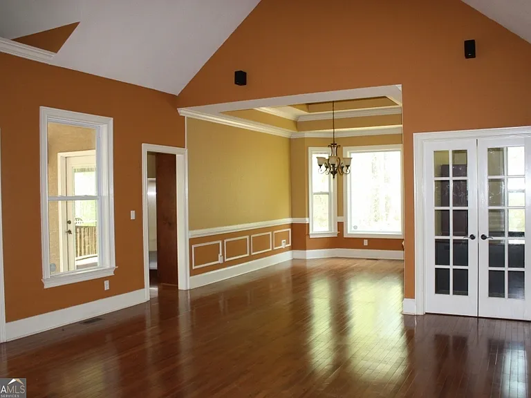 207 Lakeview Ct — Photo 3