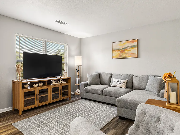 Sunset Pointe Apartments — Photo 36
