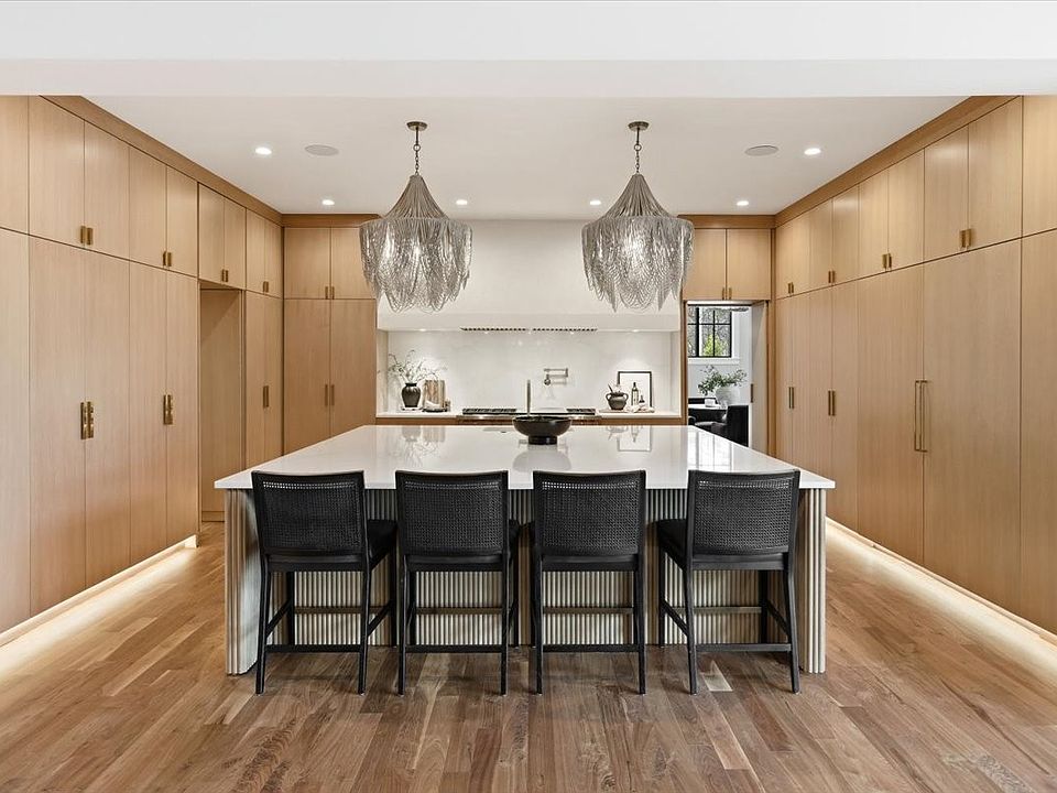 13th image of 818 Brentview Dr