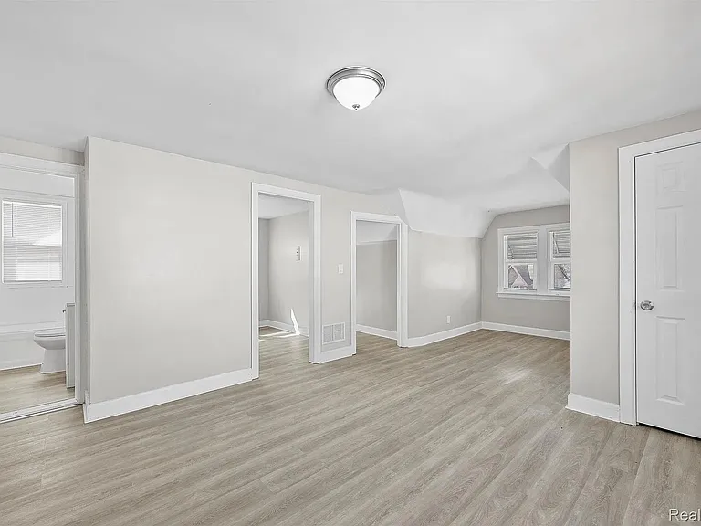15740 Hartwell St — Photo 17