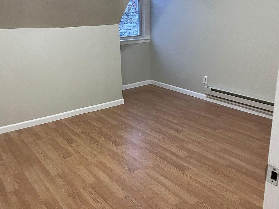 2nd image of 16 Isabella Ave Floor 3
