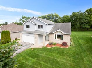 105 Lake Hill Dr, Steger, IL 60475