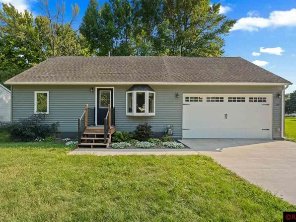 215 E South St, Janesville, MN 56048
