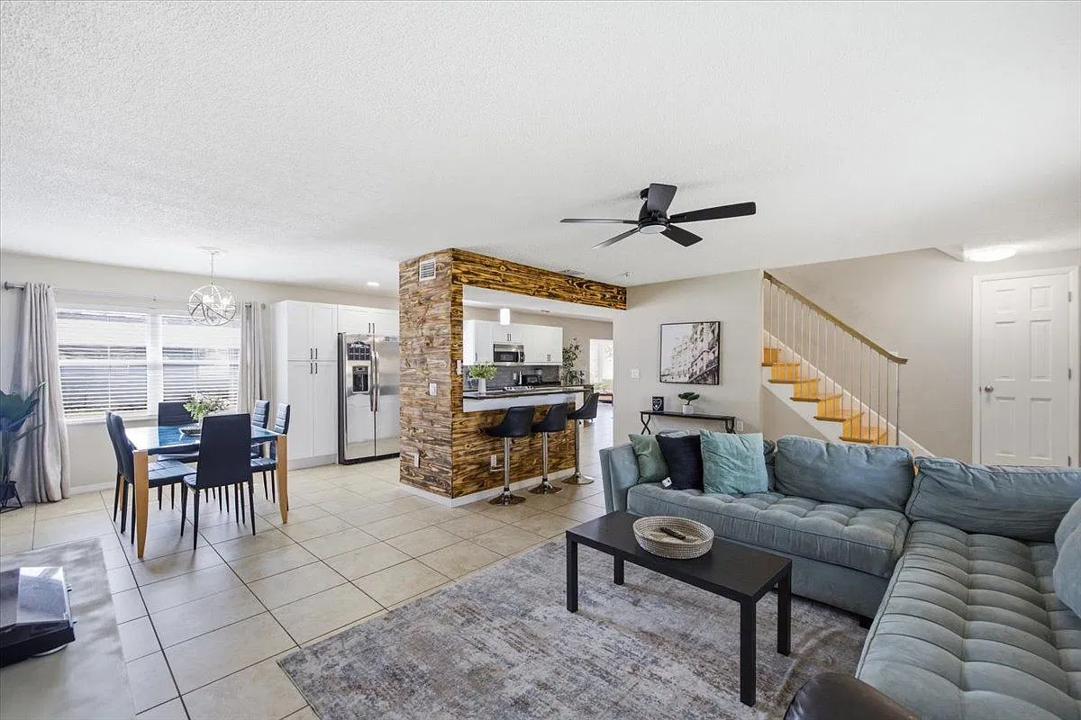 4 bed, 3.0 bath, 2259 sqft, $3,900 — Photo 4