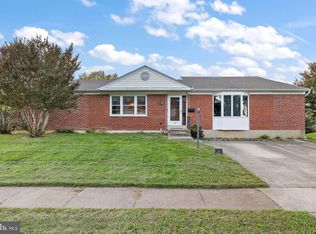 135 W Edinburgh Dr, New Castle, DE 19720