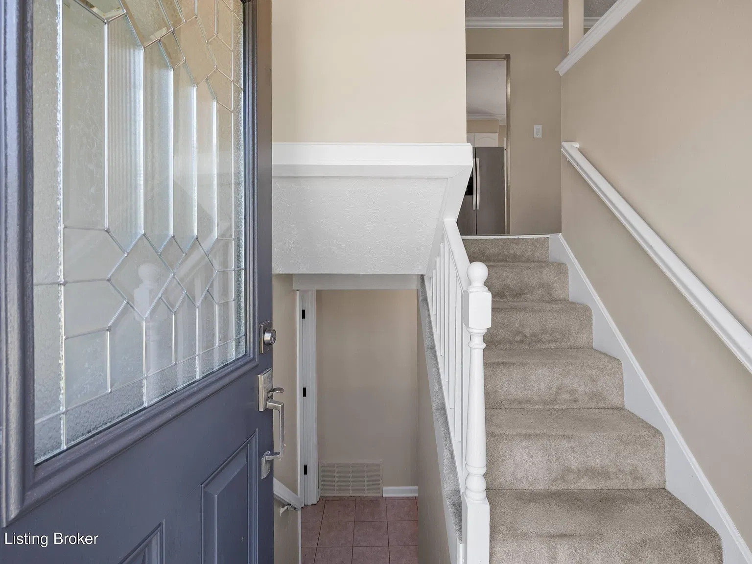 3 bed, 3.0 bath, 1713 sqft, $2,050 — Photo 3