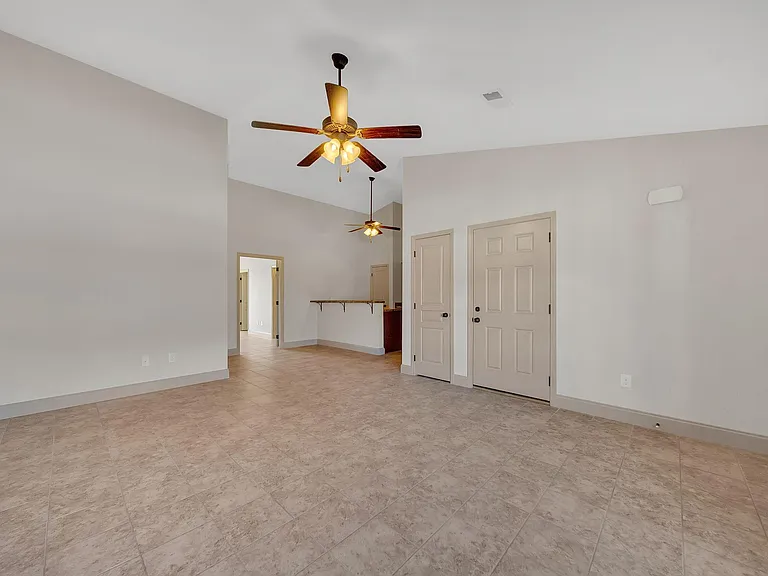 HILLRISE APARTMENTS — Photo 19