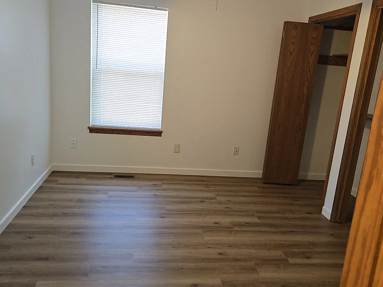 609 S Longbranch Dr — Photo 16