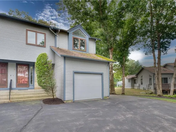 35 Acorn Ct APT H6, South Kingstown, RI 02879