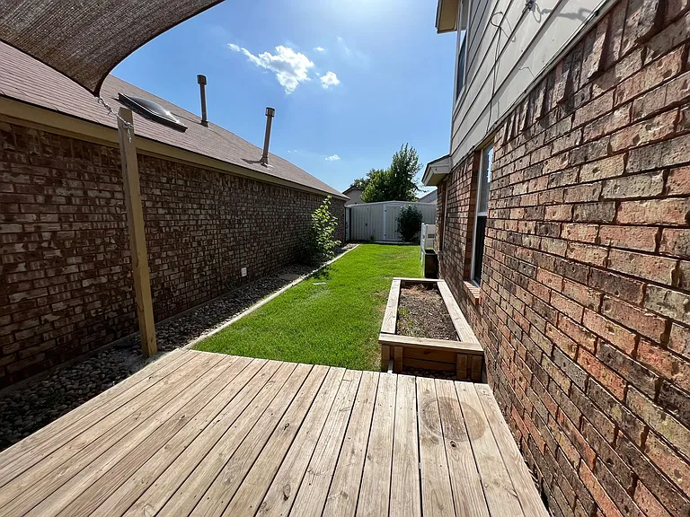 2137 Goodrich Dr — Photo 22