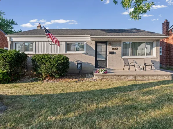 23037 Port St, Saint Clair Shores, MI 48082