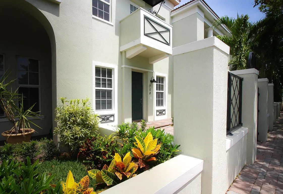 2 bed, 3.0 bath, 2164 sqft, $3,590 — Photo 2