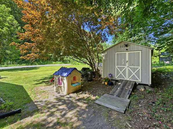 21 Goss Hill Rd, Huntington, MA 01050