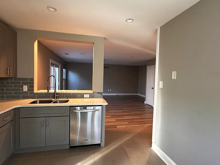 45 Portsmouth Ct — Photo 3