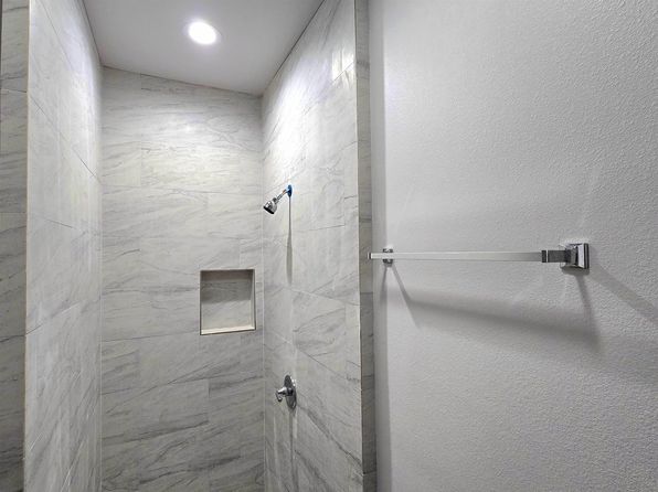 laredo-texas-447523657 picture