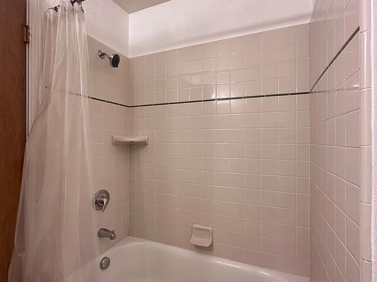 1221 W St #A — Photo 13
