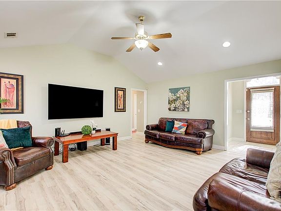4th image of 3004 Fairview Rd