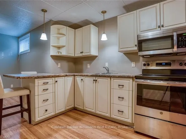 19 Peachtree Cres, Guelph, ON N1H 8K5