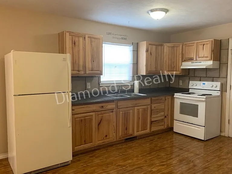 647 W Central St — Photo 7