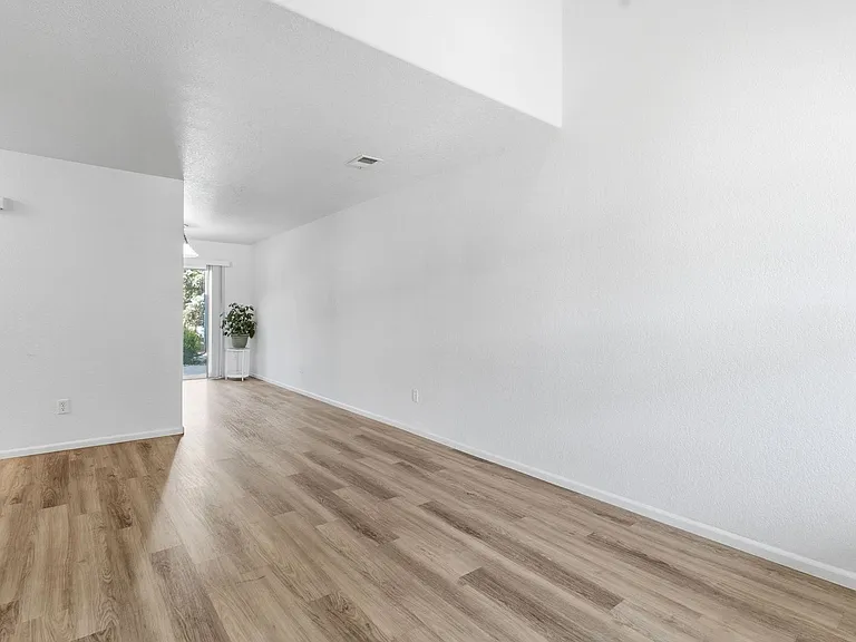 802 Waterglen Dr #D17 — Photo 8