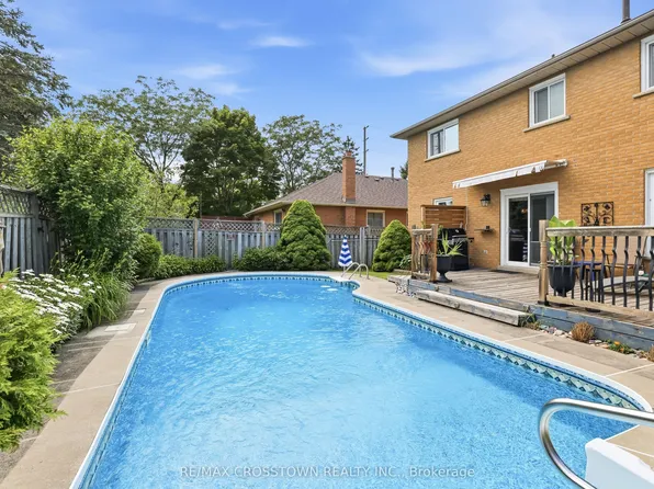 4 Martinet St, Whitby, ON L1N 8K8