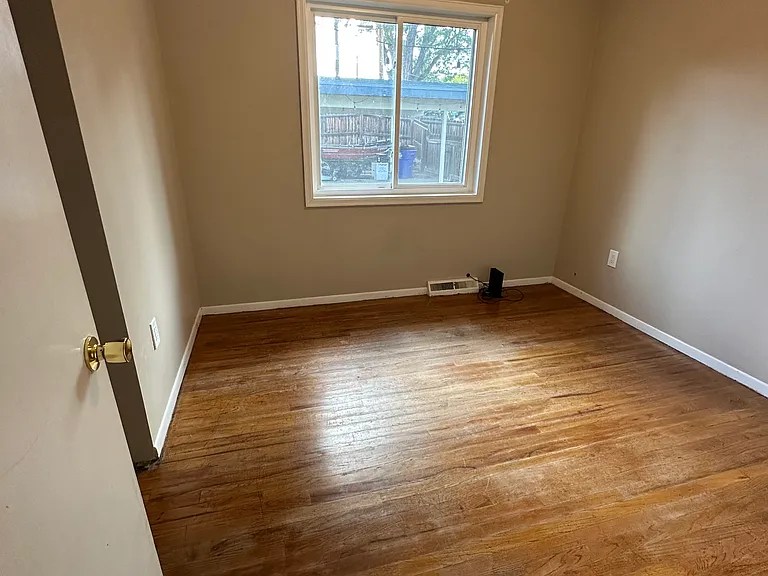 1305 S Benton St — Photo 15
