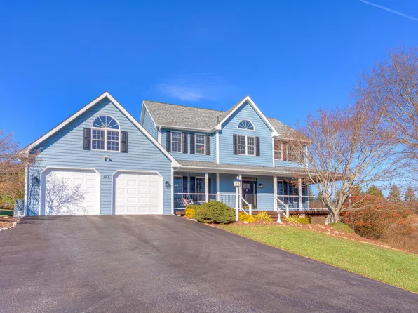 404 Cedar Orchard Dr W, Blacksburg, VA 24060