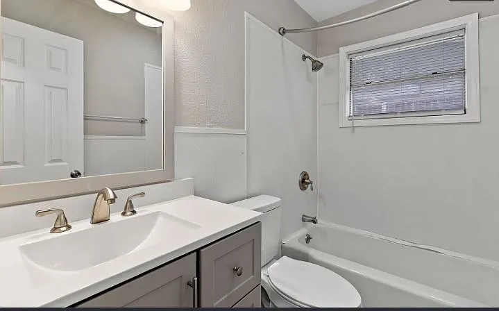 315 S Loving Ave — Photo 8