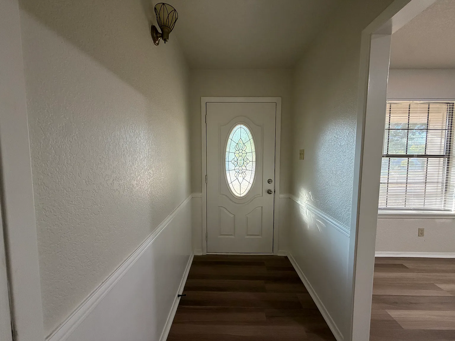 3 bed, 1905 sqft, $2,275 — Photo 3
