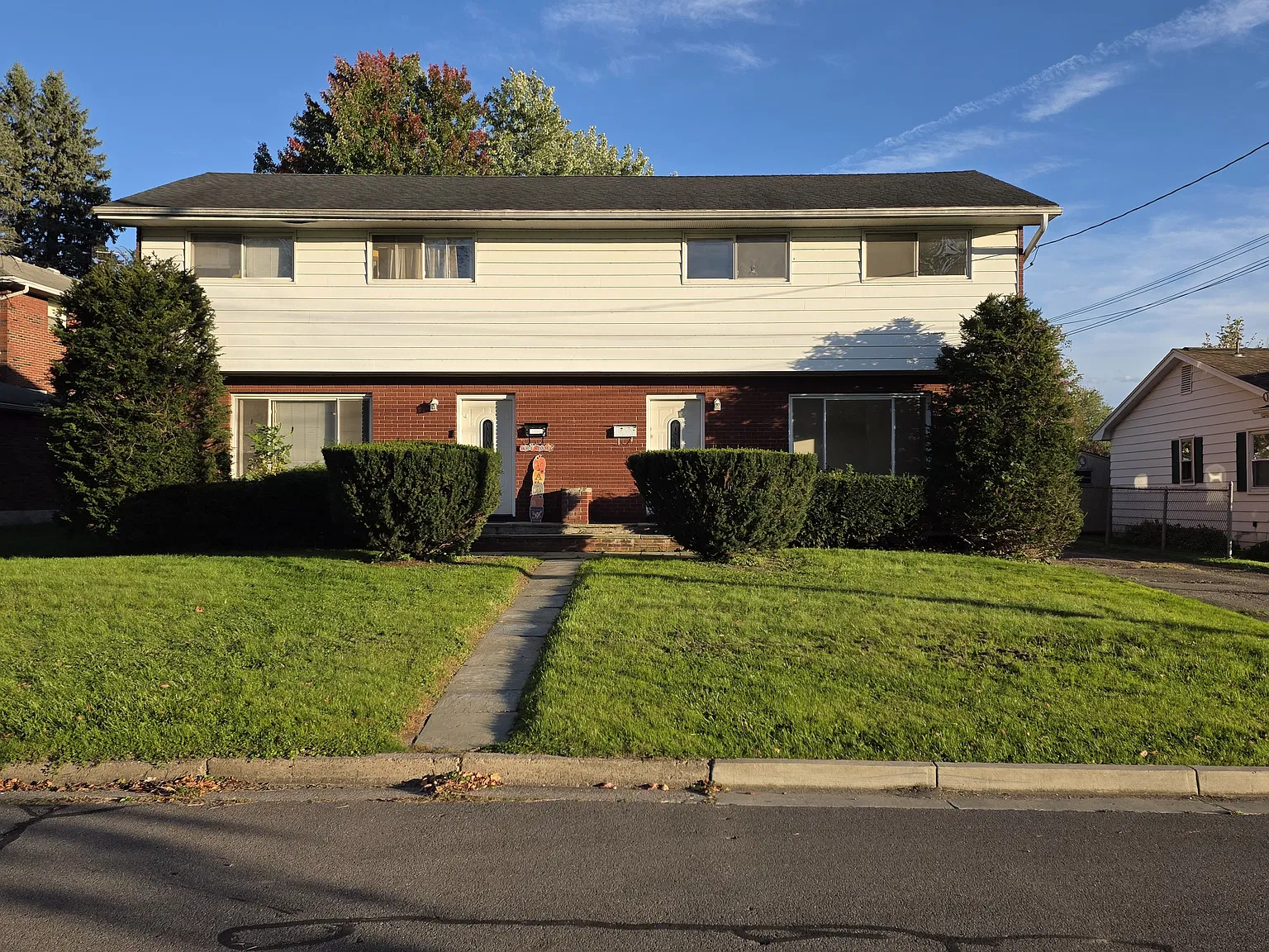 3 bed, 1.5 bath, 1215 sqft, $1,950 — Photo 2