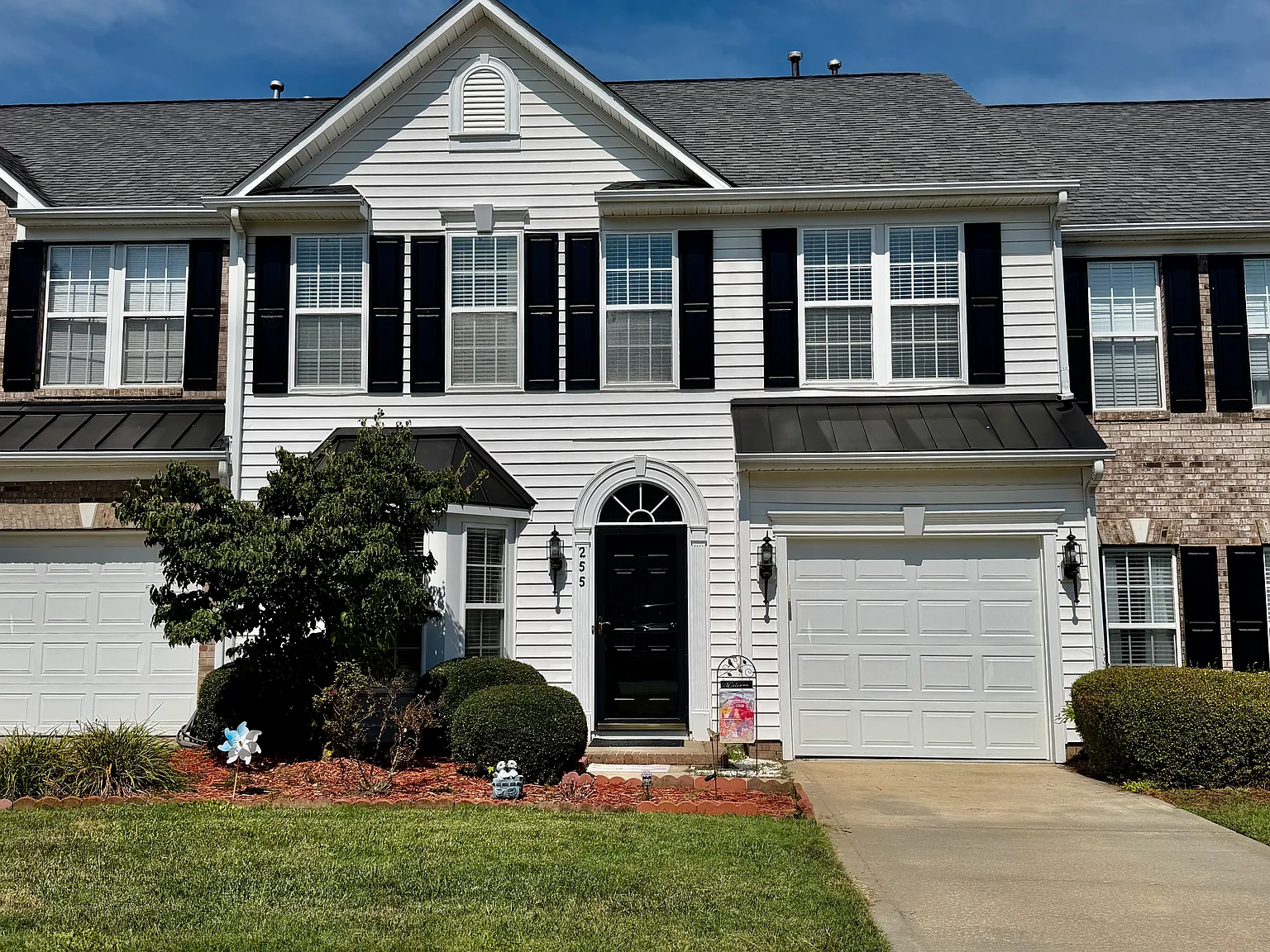 3 bed, 1973 sqft, $2,425 — Photo 1