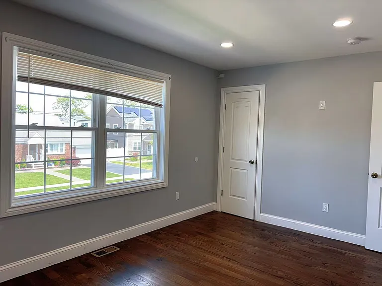 578 Albert St — Photo 14