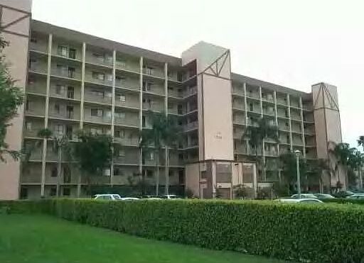 8 Story Bldg-Golf/Lake Views