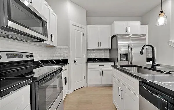 3 bed, 1313 sqft, $1,850 — Photo 4