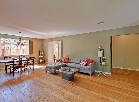 4th image of 555 Saint Claire Dr