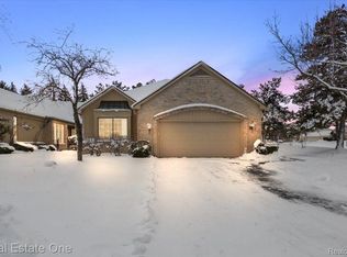 6583 Noble Rd, West Bloomfield, MI 48322