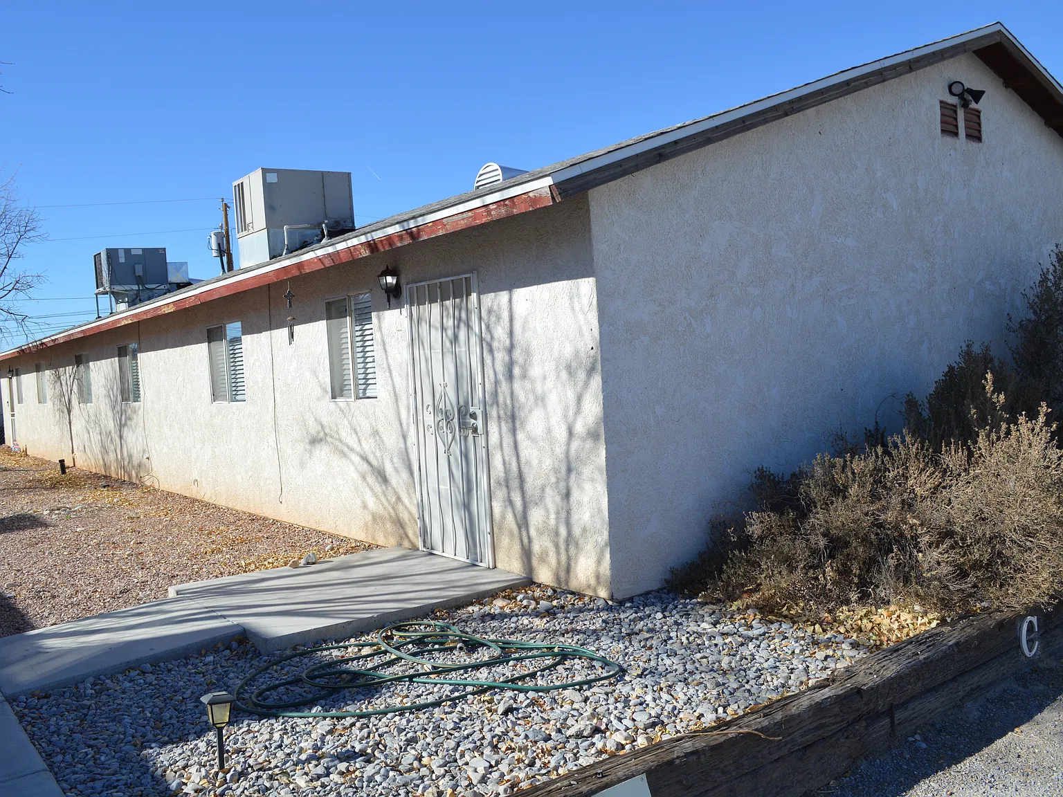 3 bed, 1120 sqft, $1,100 — Photo 1