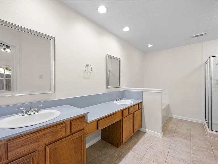 17402 Eastwood Cir — Photo 7