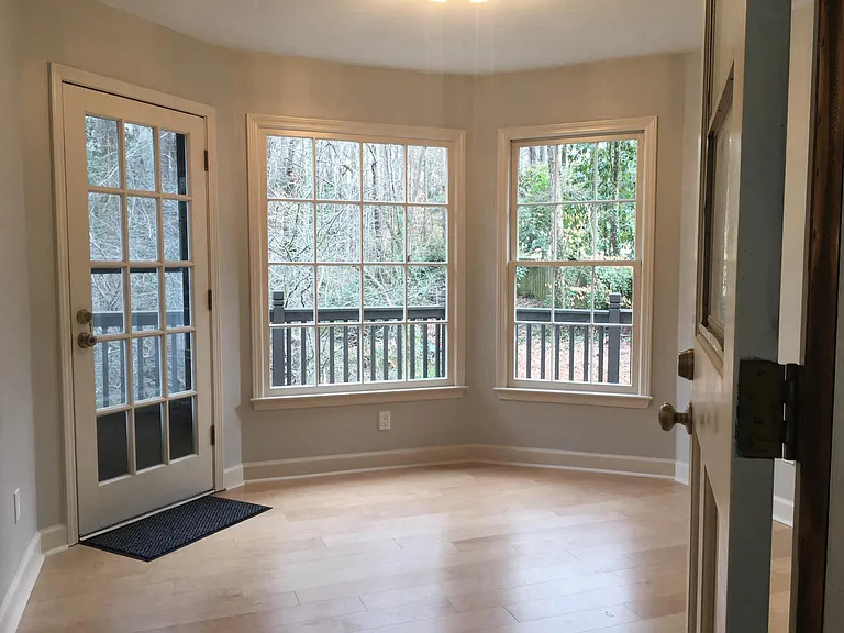 Kitchen bay window area