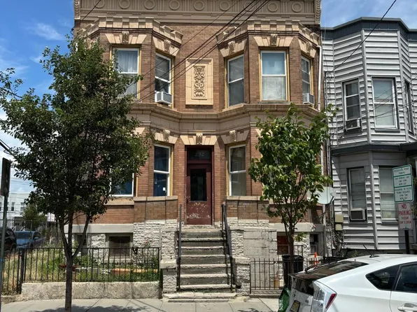232 46th St, Union City, NJ 07087